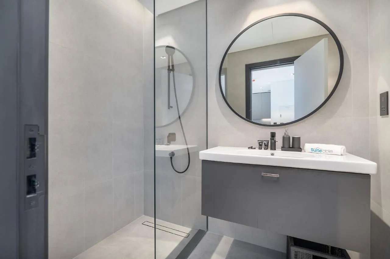 Azure Accents Apartment With Burj Khalifa View Dubaï