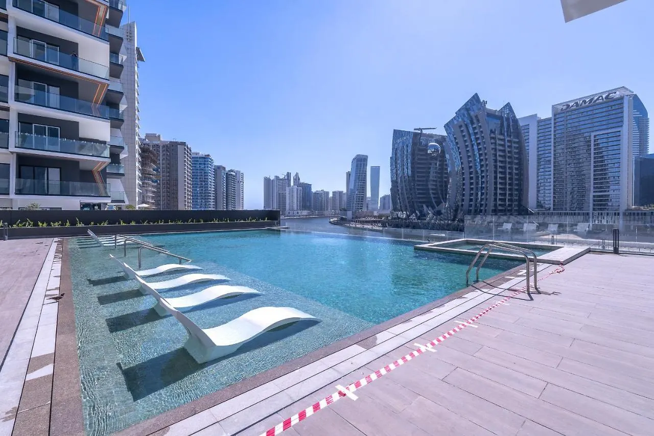 Azure Accents Apartment With Burj Khalifa View Dubaï