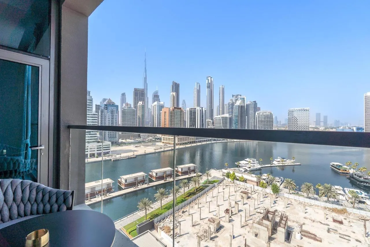 Azure Accents Apartment With Burj Khalifa View Dubaï